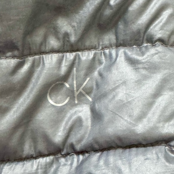 Calvin Klein Packable Puffer Grey/Silver Size Small - Picture 8 of 8